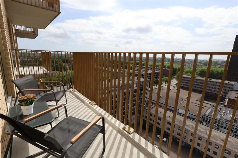 geblurde versie van de foto als achtergrond