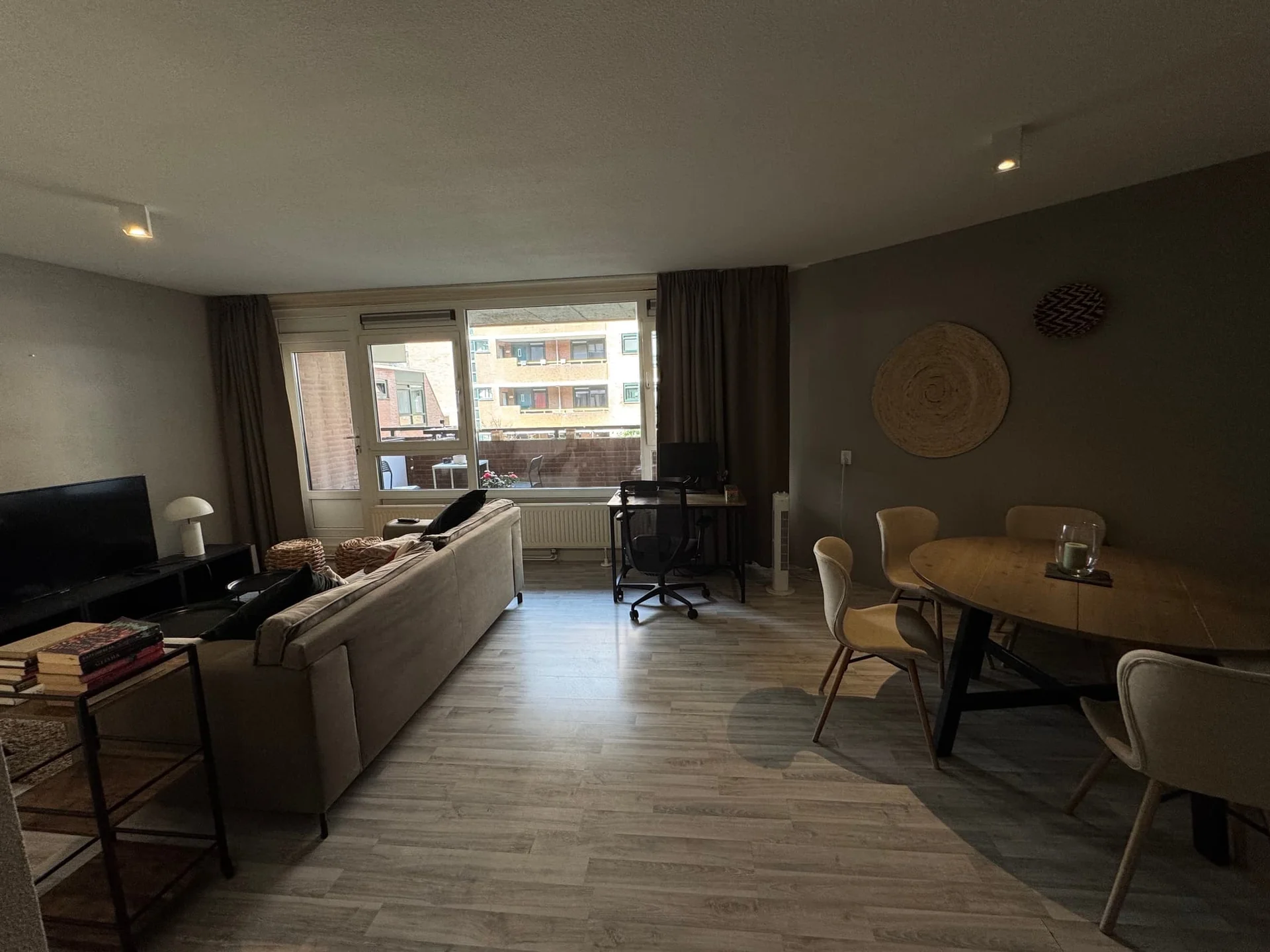 geblurde versie van de foto als achtergrond