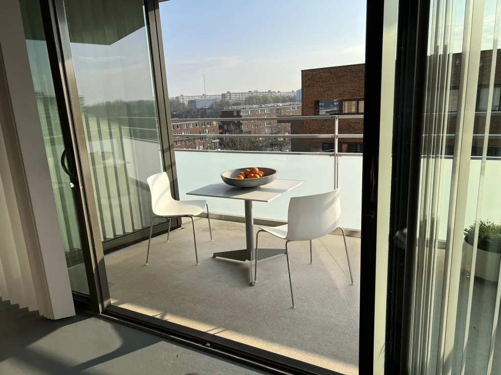 geblurde versie van de foto als achtergrond