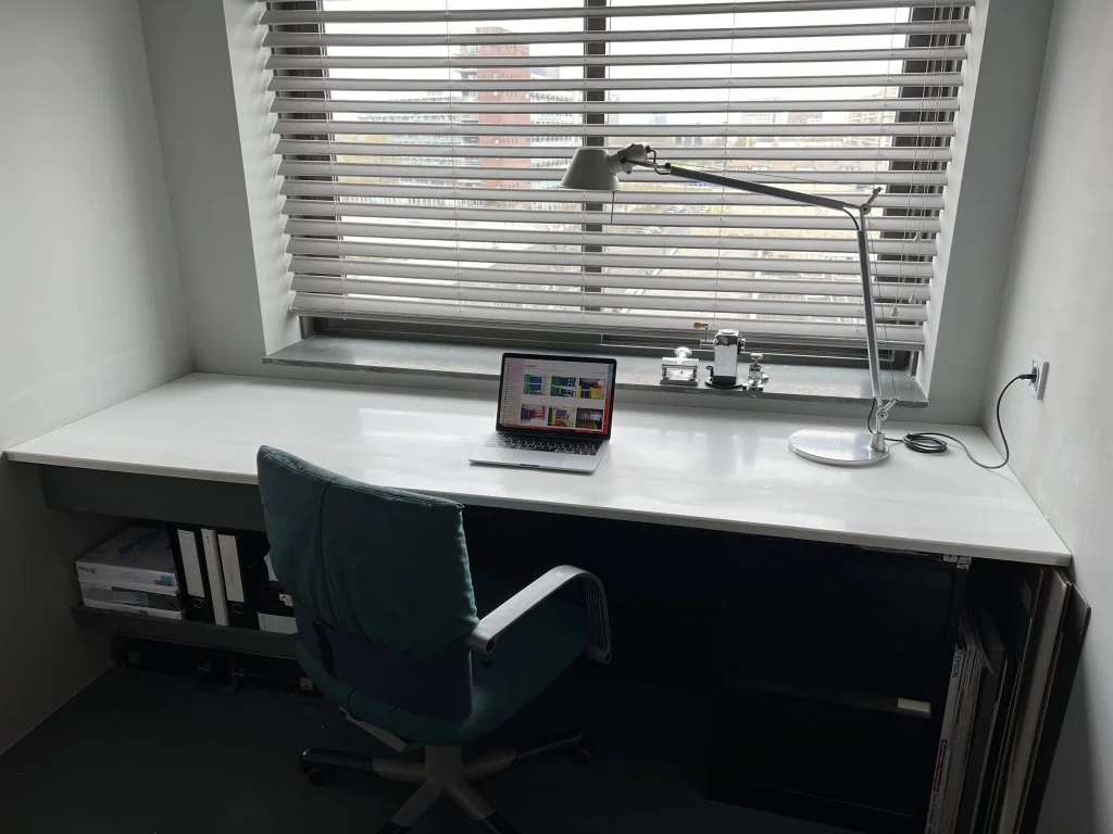 geblurde versie van de foto als achtergrond