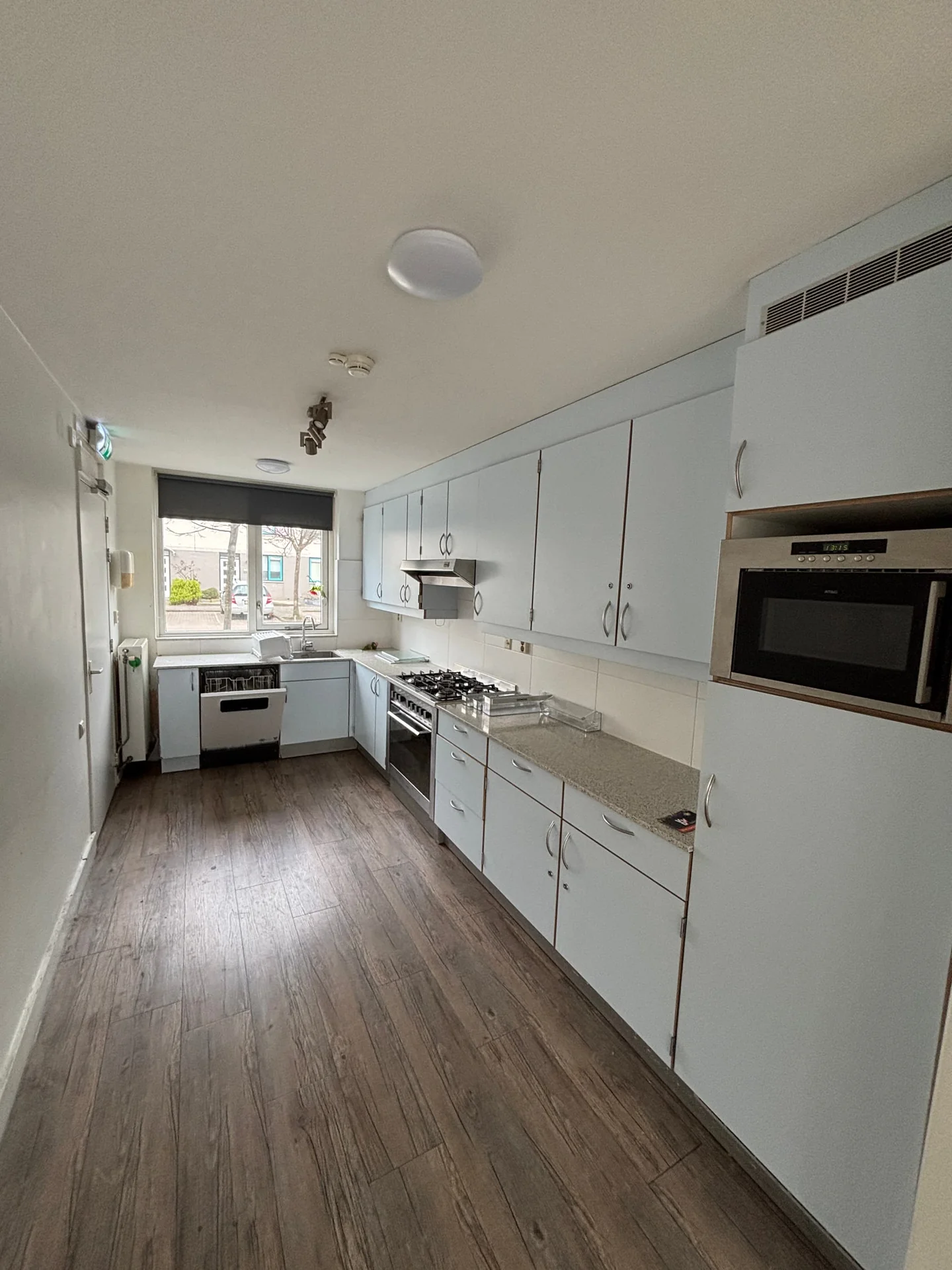 geblurde versie van de foto als achtergrond