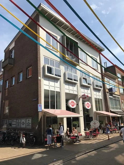 geblurde versie van de foto als achtergrond