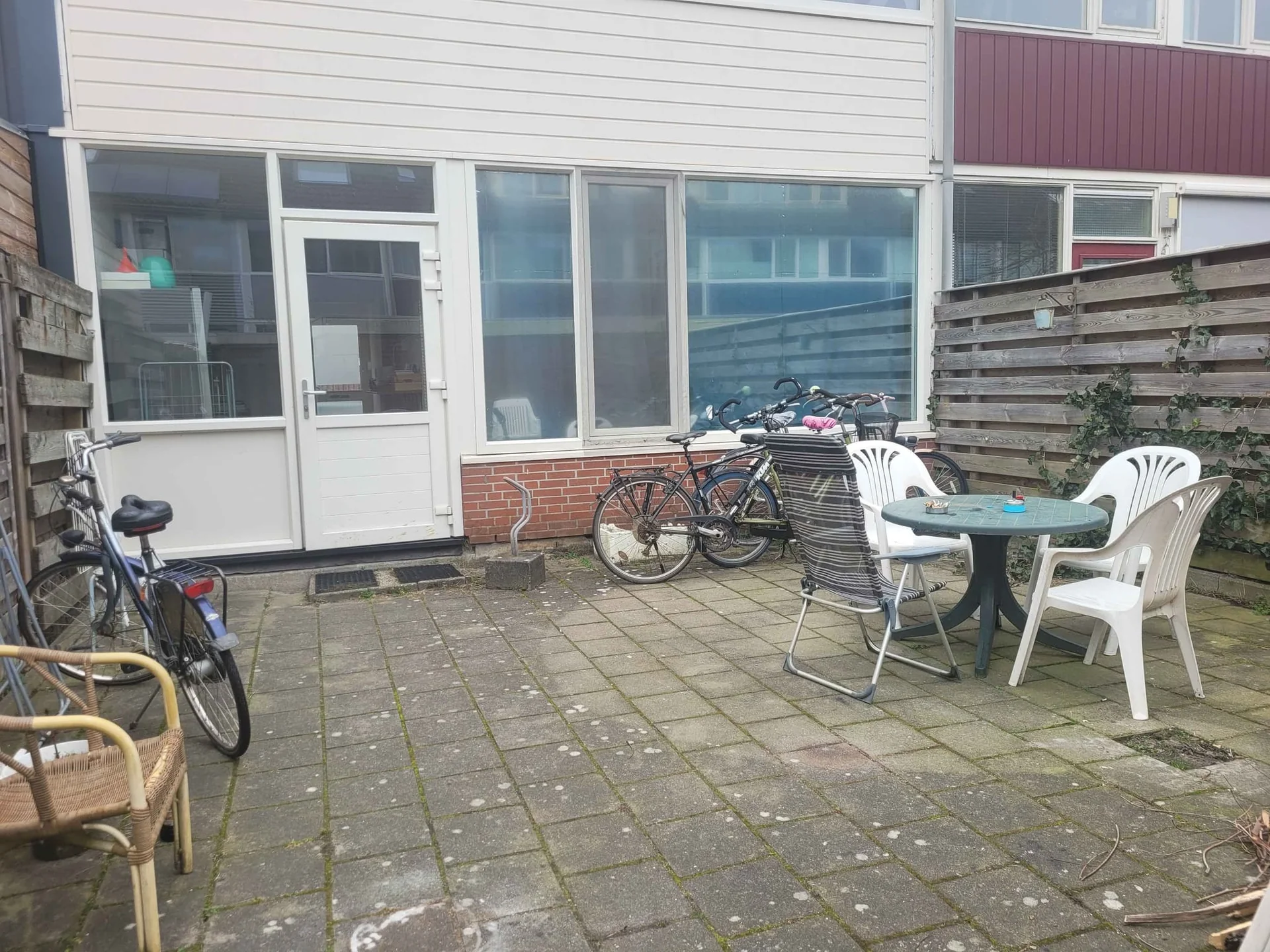 geblurde versie van de foto als achtergrond