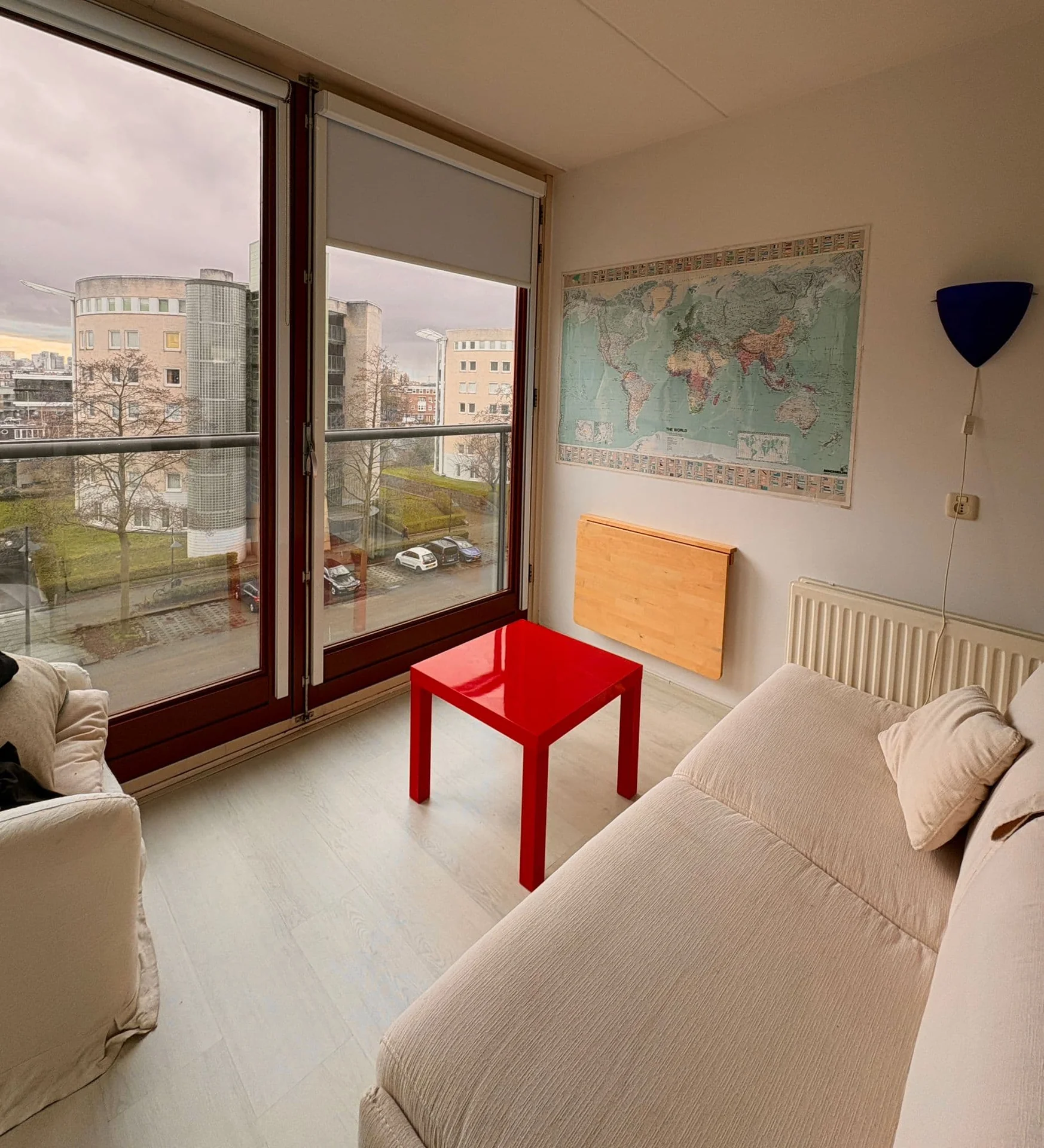 geblurde versie van de foto als achtergrond