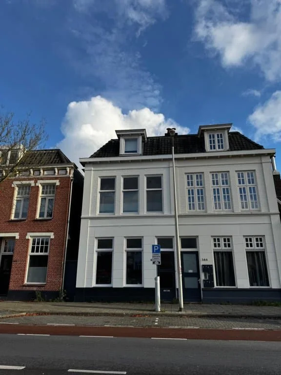 geblurde versie van de foto als achtergrond