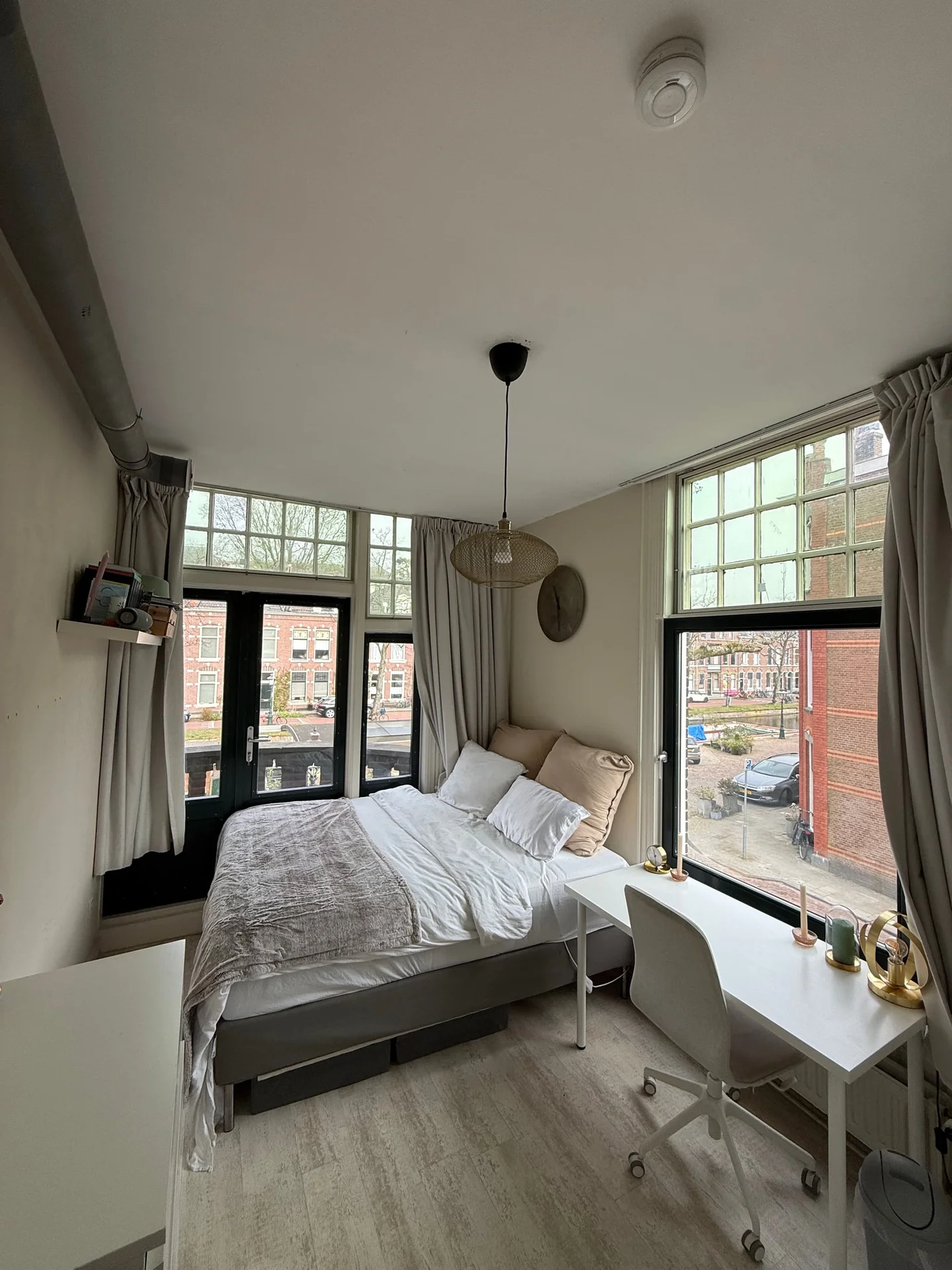 geblurde versie van de foto als achtergrond