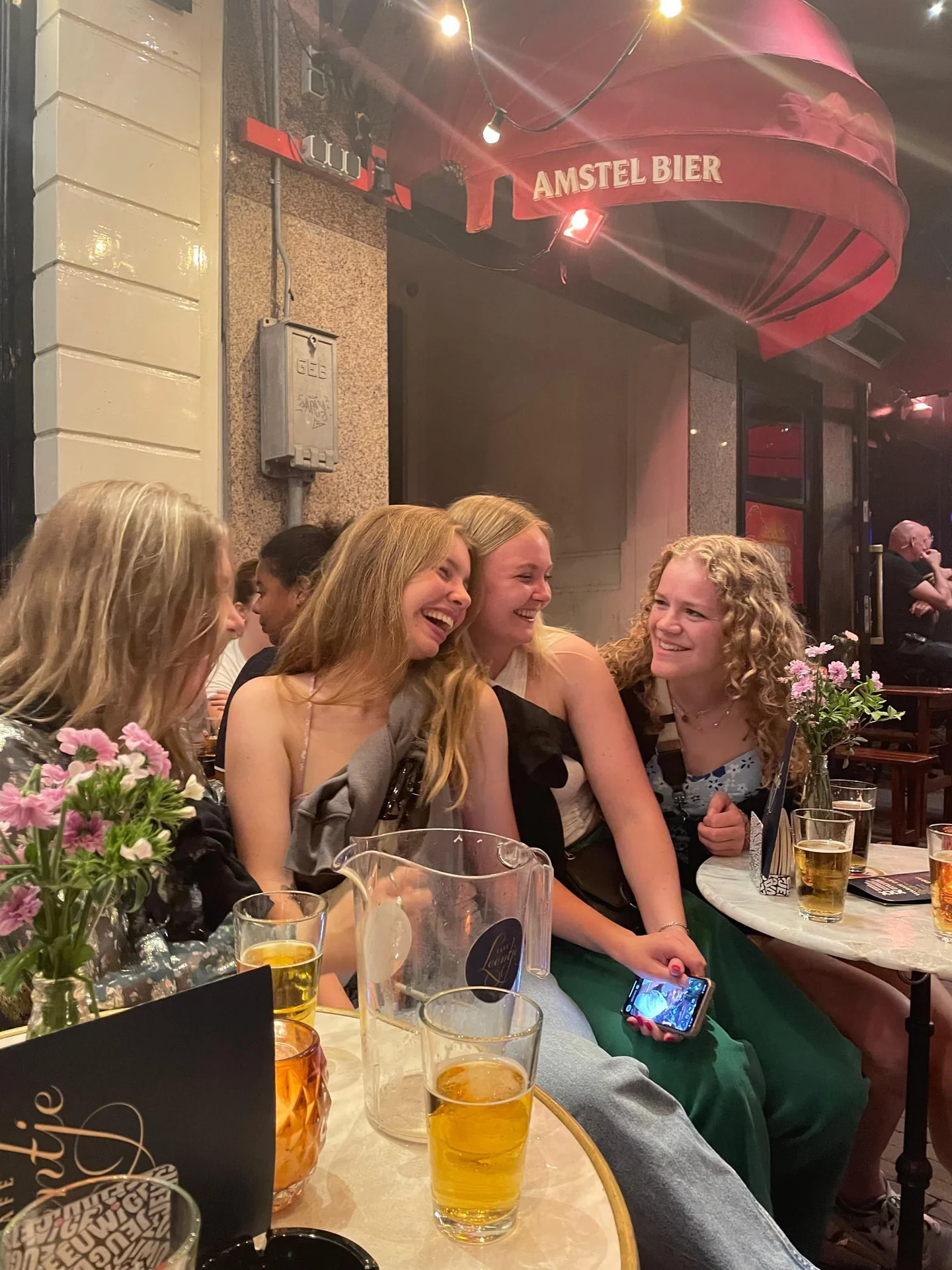 geblurde versie van de foto als achtergrond