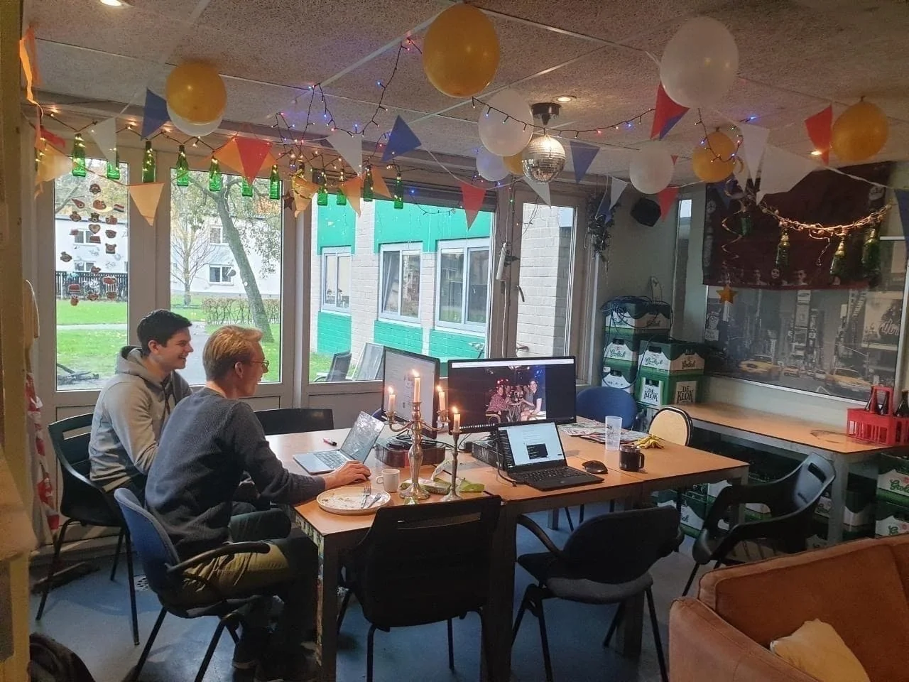 geblurde versie van de foto als achtergrond