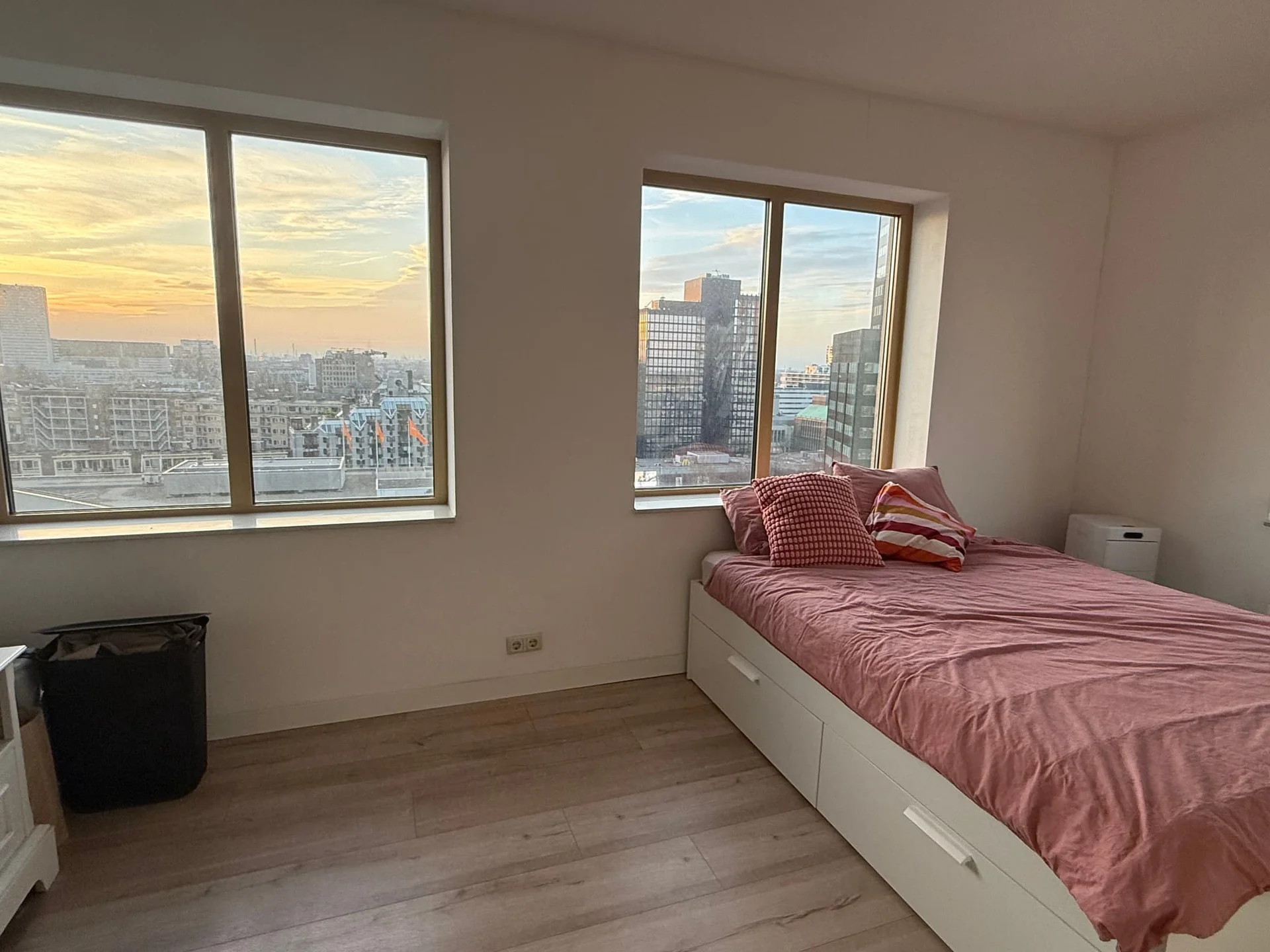 geblurde versie van de foto als achtergrond