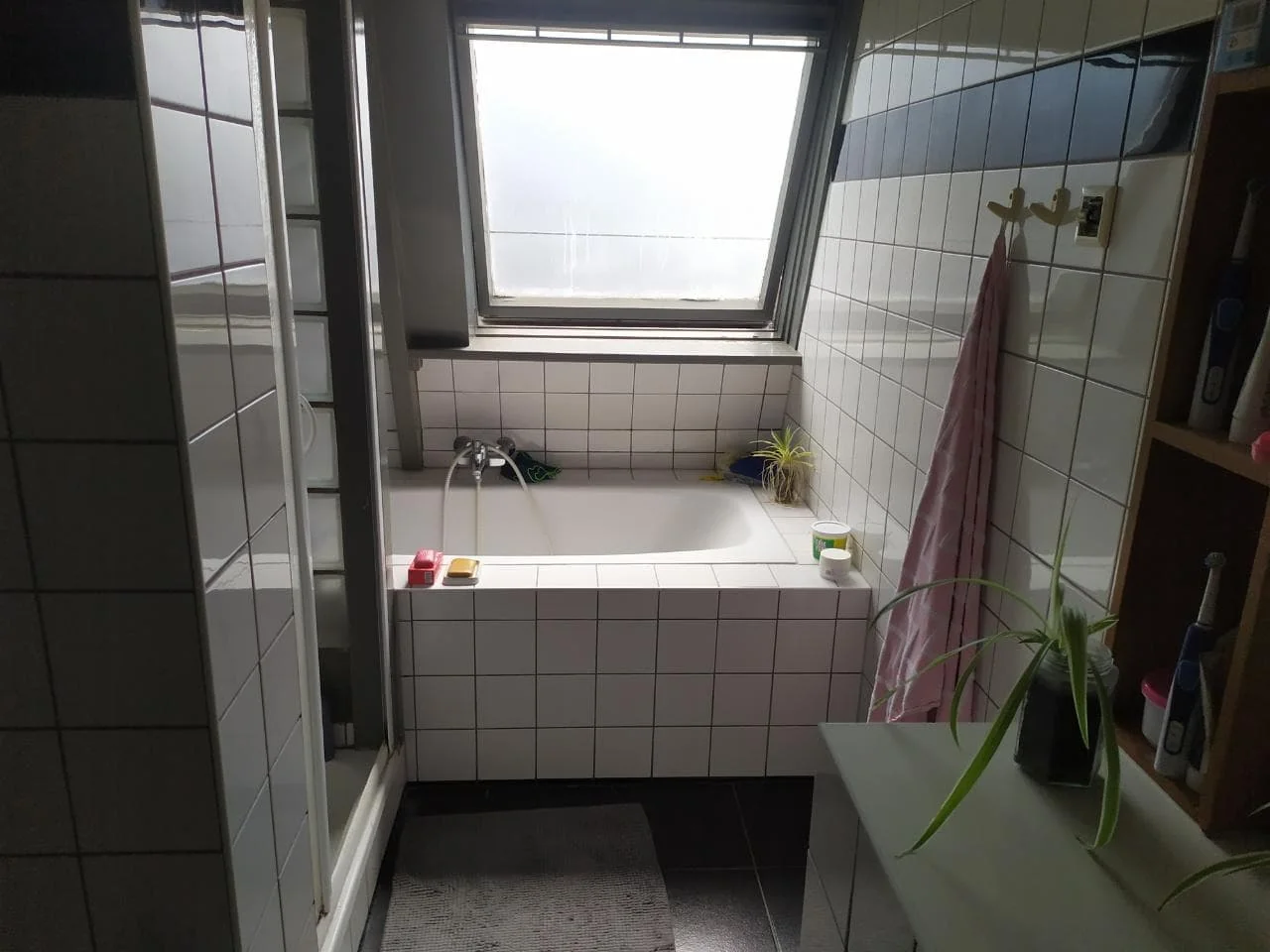 Foto van de Kamer gelegen aan de Helper Westsingel in Groningen