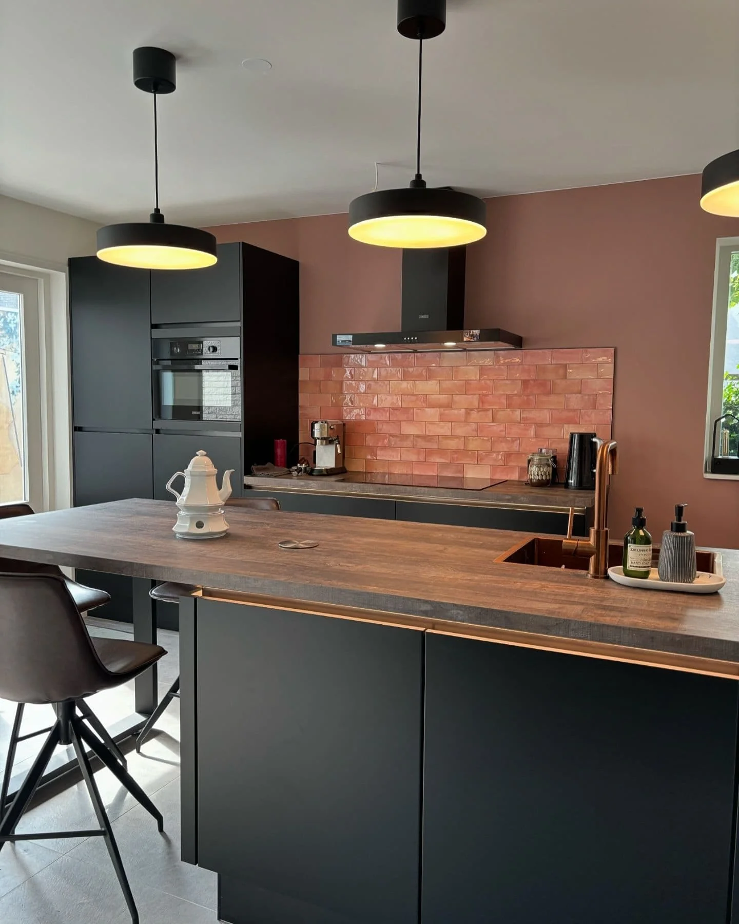 geblurde versie van de foto als achtergrond