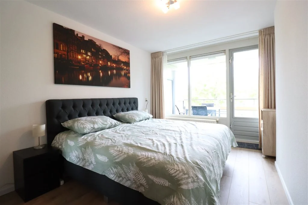 geblurde versie van de foto als achtergrond