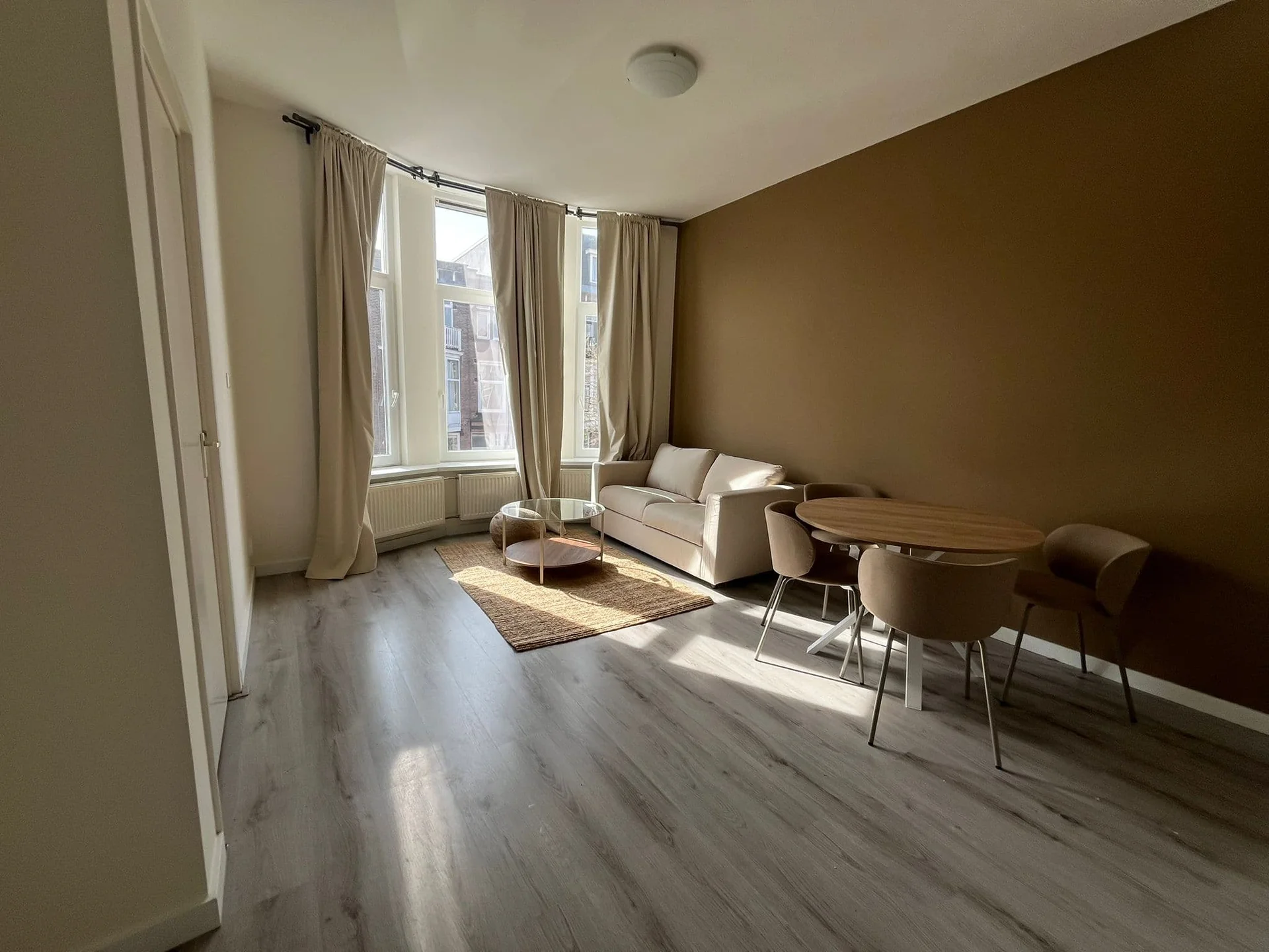 geblurde versie van de foto als achtergrond