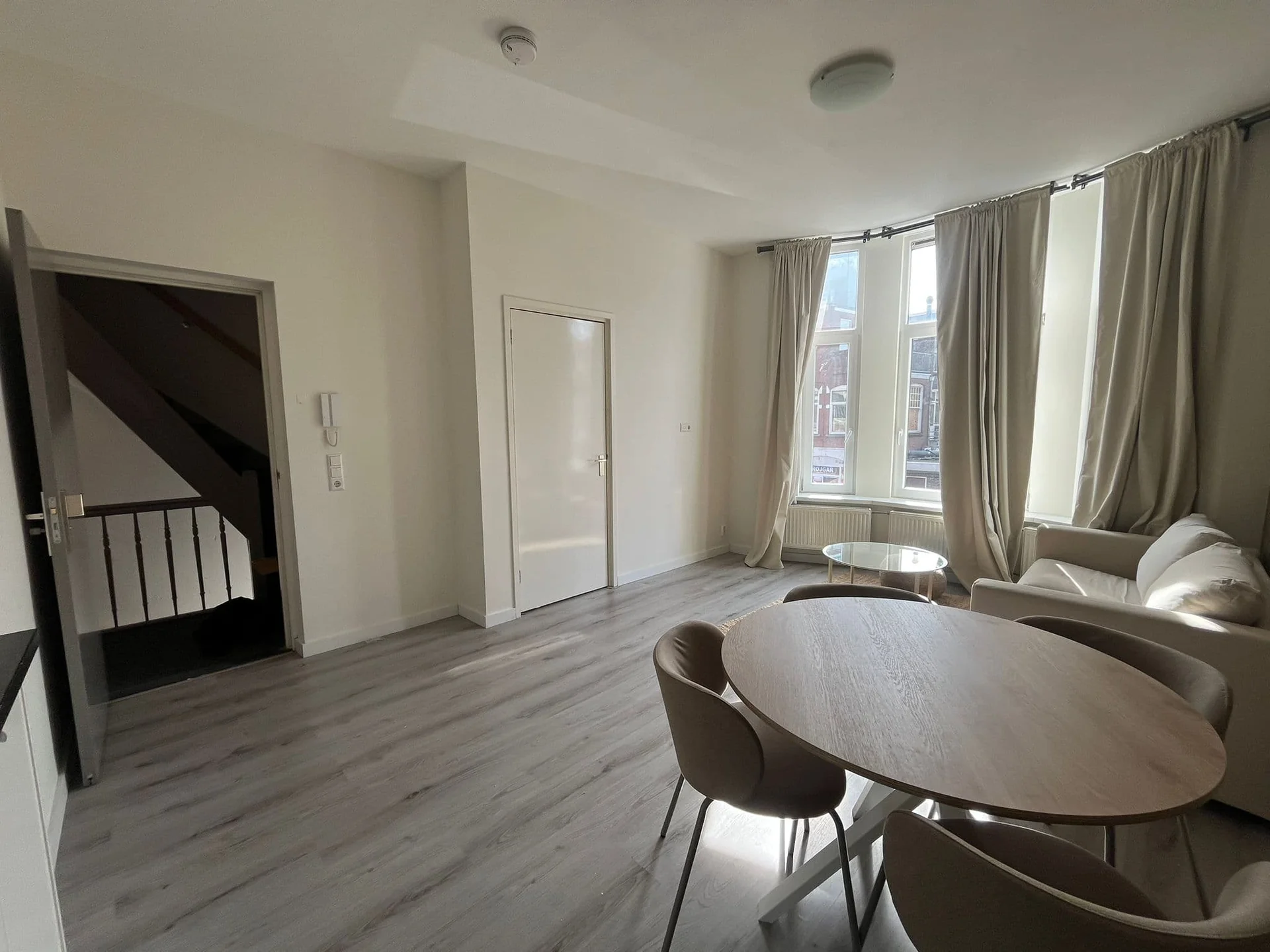 geblurde versie van de foto als achtergrond