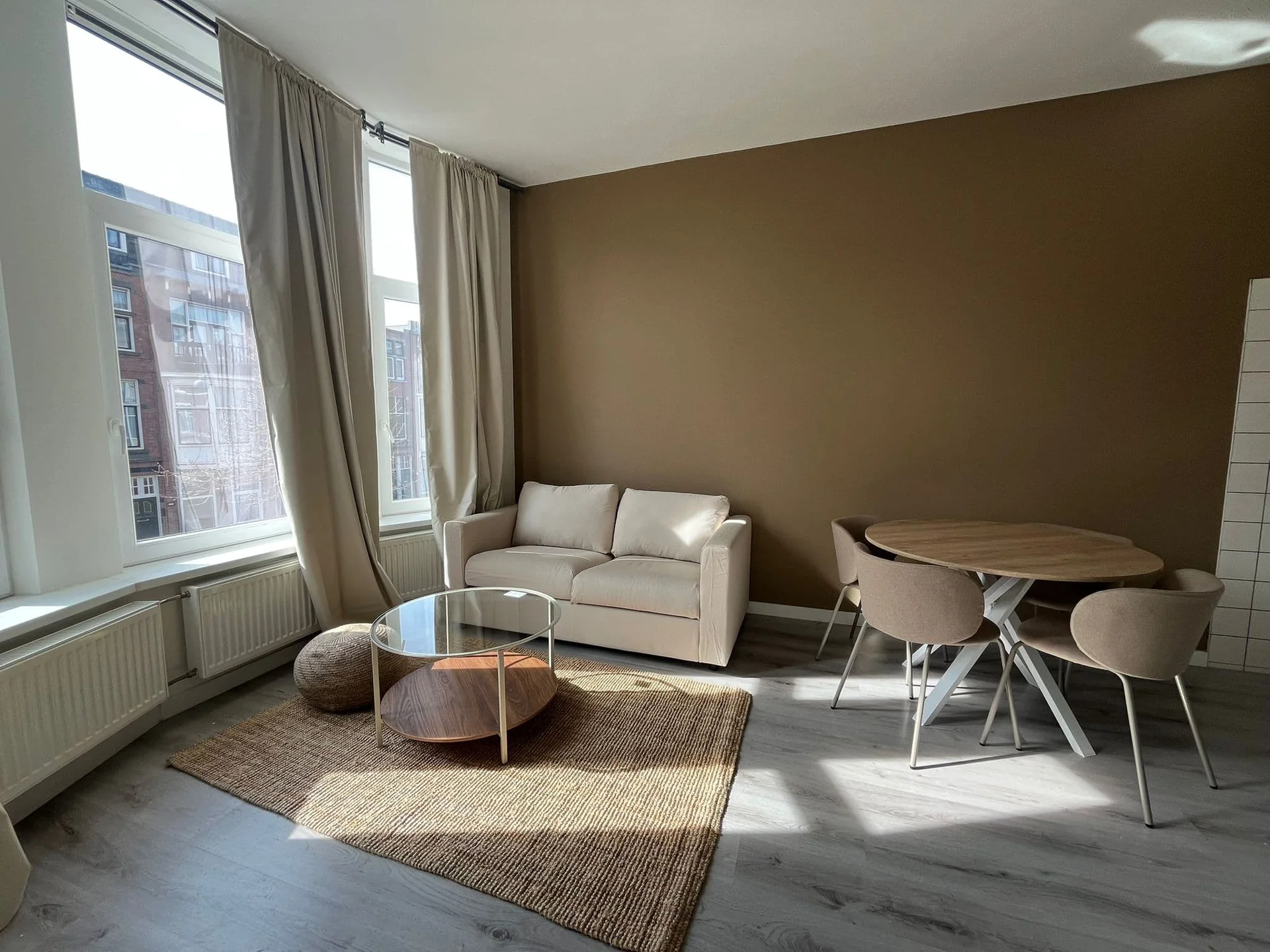 geblurde versie van de foto als achtergrond