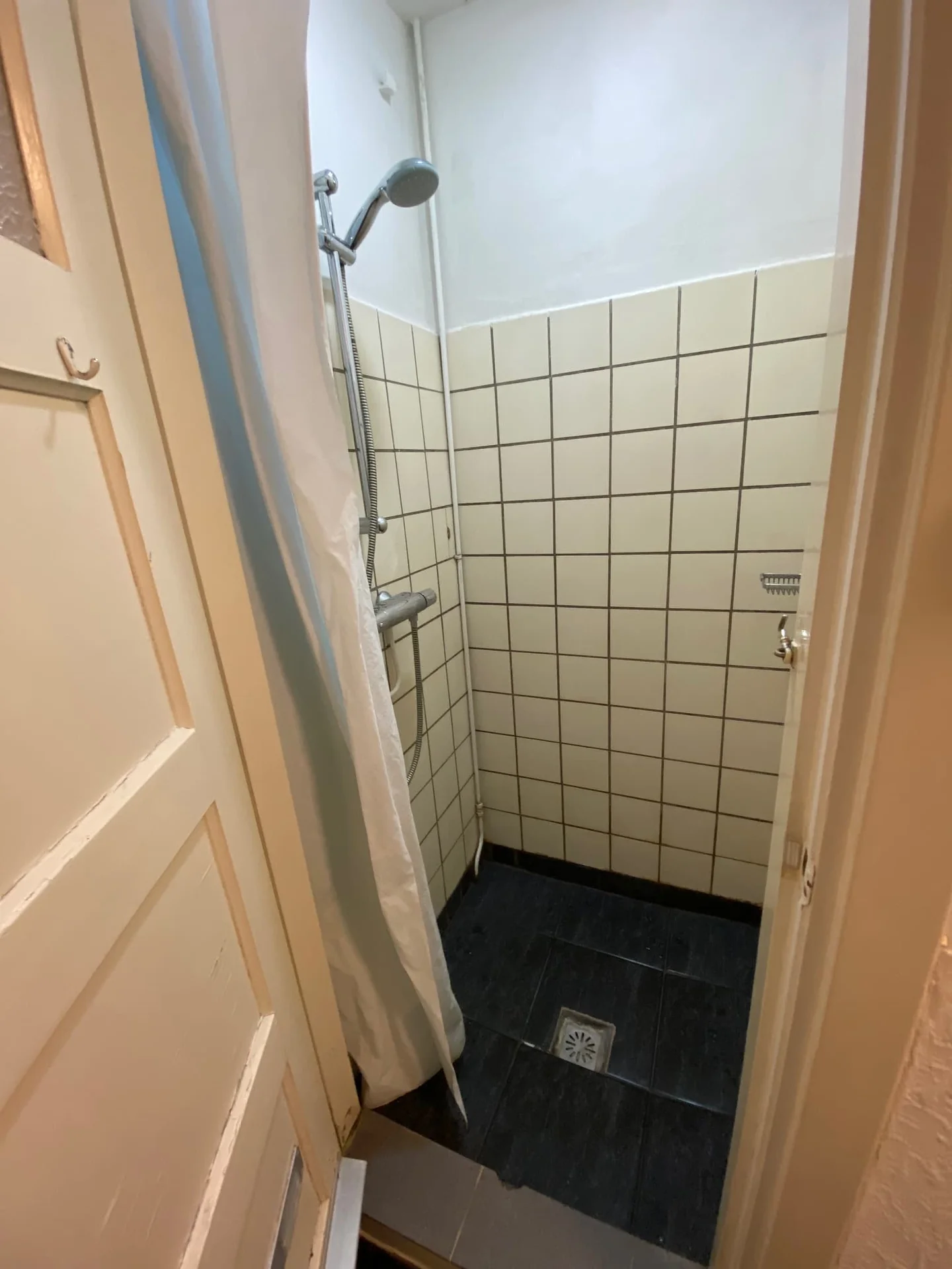 Foto van de Kamer gelegen aan de Troelstralaan in Groningen