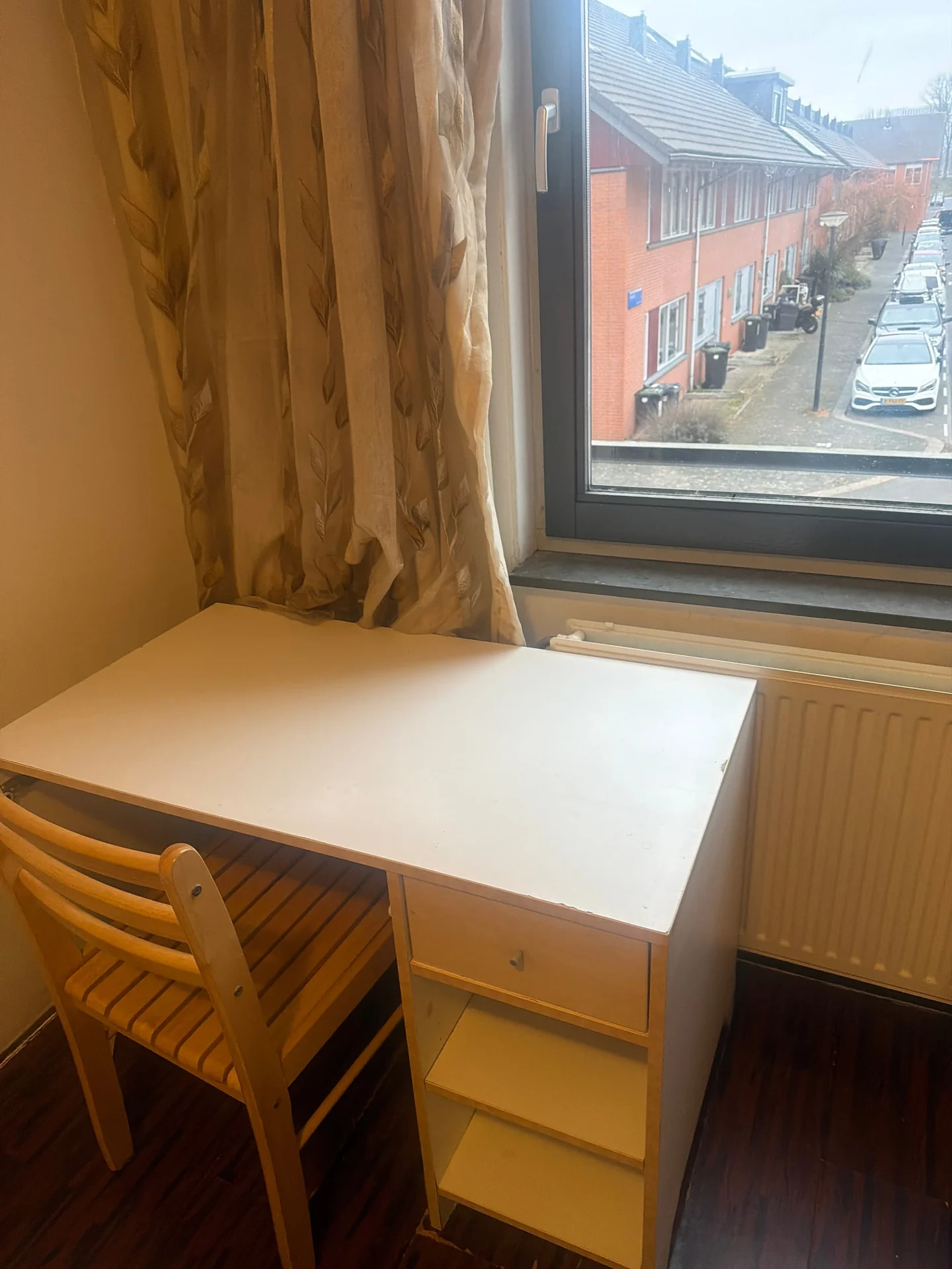 geblurde versie van de foto als achtergrond