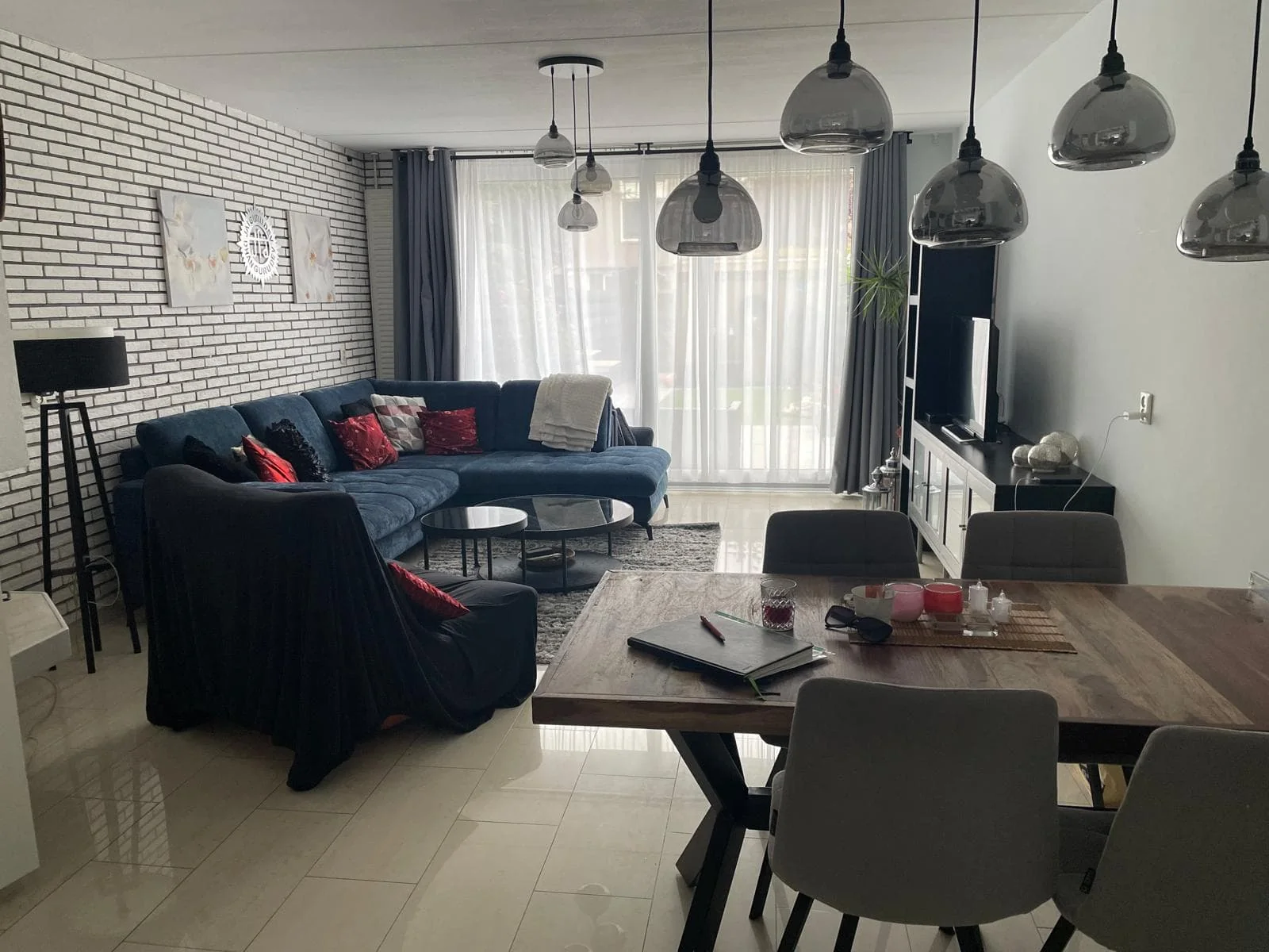 geblurde versie van de foto als achtergrond