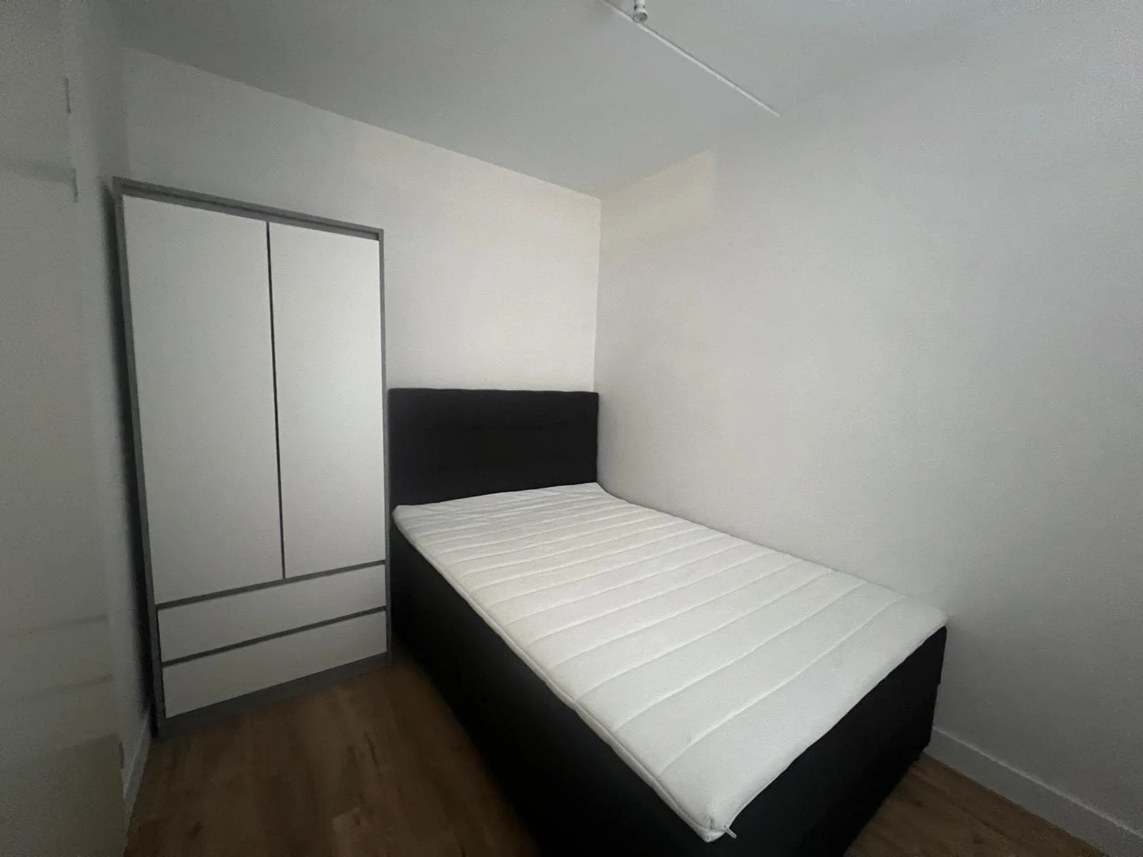 Foto van de Kamer gelegen aan de President Allendelaan in Amsterdam