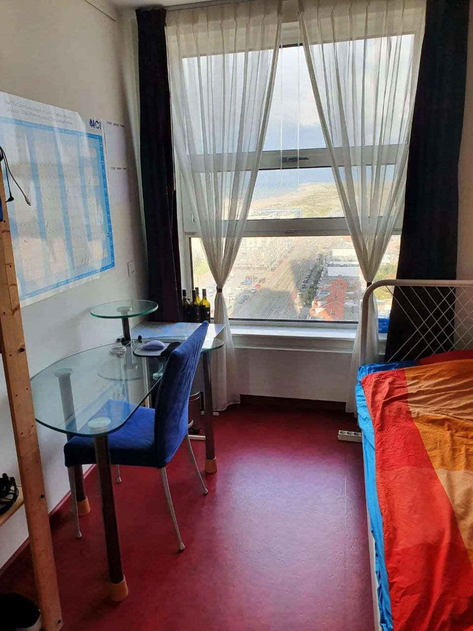 geblurde versie van de foto als achtergrond