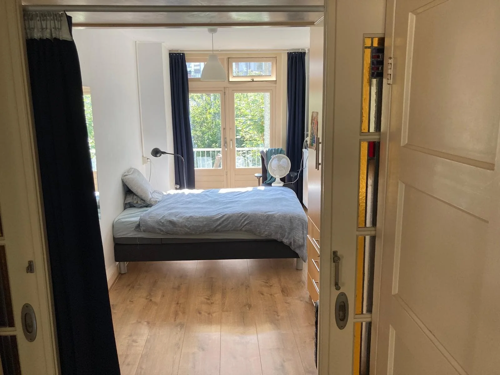 geblurde versie van de foto als achtergrond