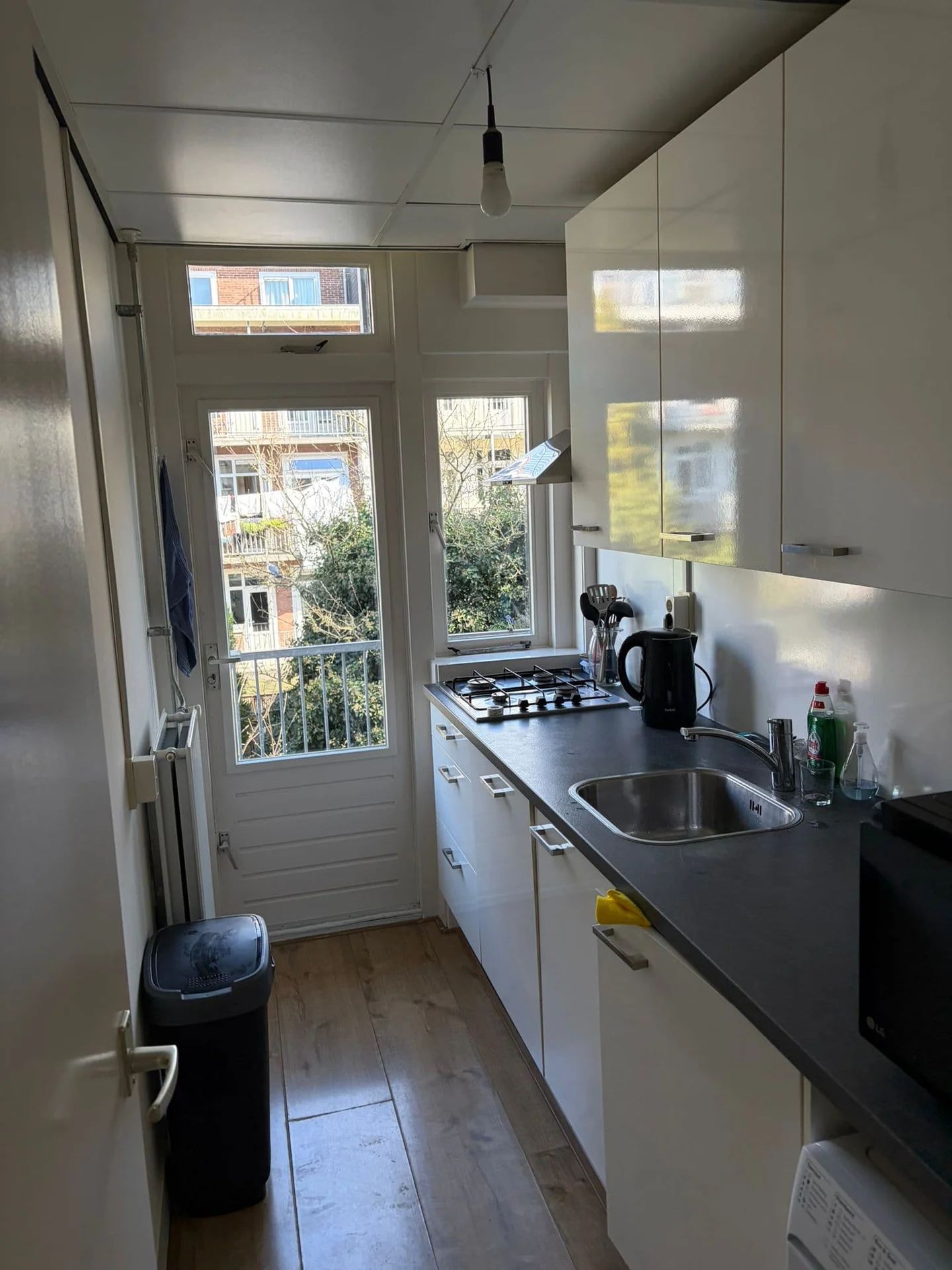 geblurde versie van de foto als achtergrond