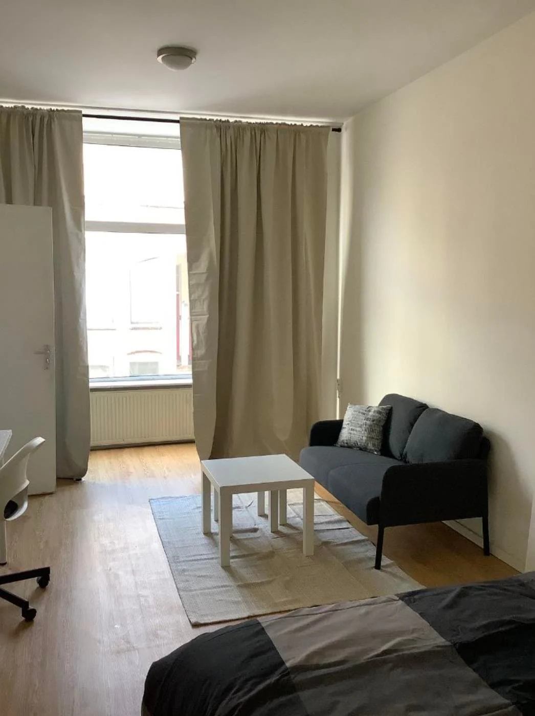 geblurde versie van de foto als achtergrond