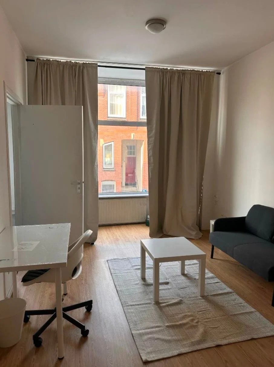 Foto van de Kamer gelegen aan de Van der Helststraat in Den Haag