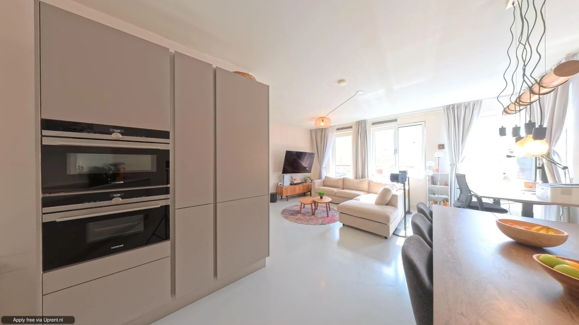 geblurde versie van de foto als achtergrond