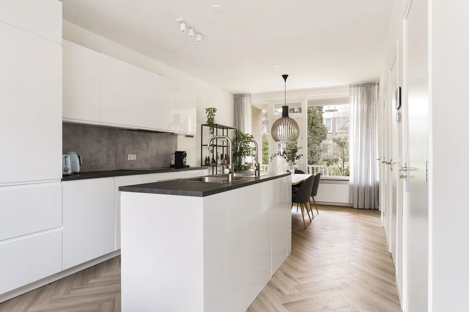 geblurde versie van de foto als achtergrond