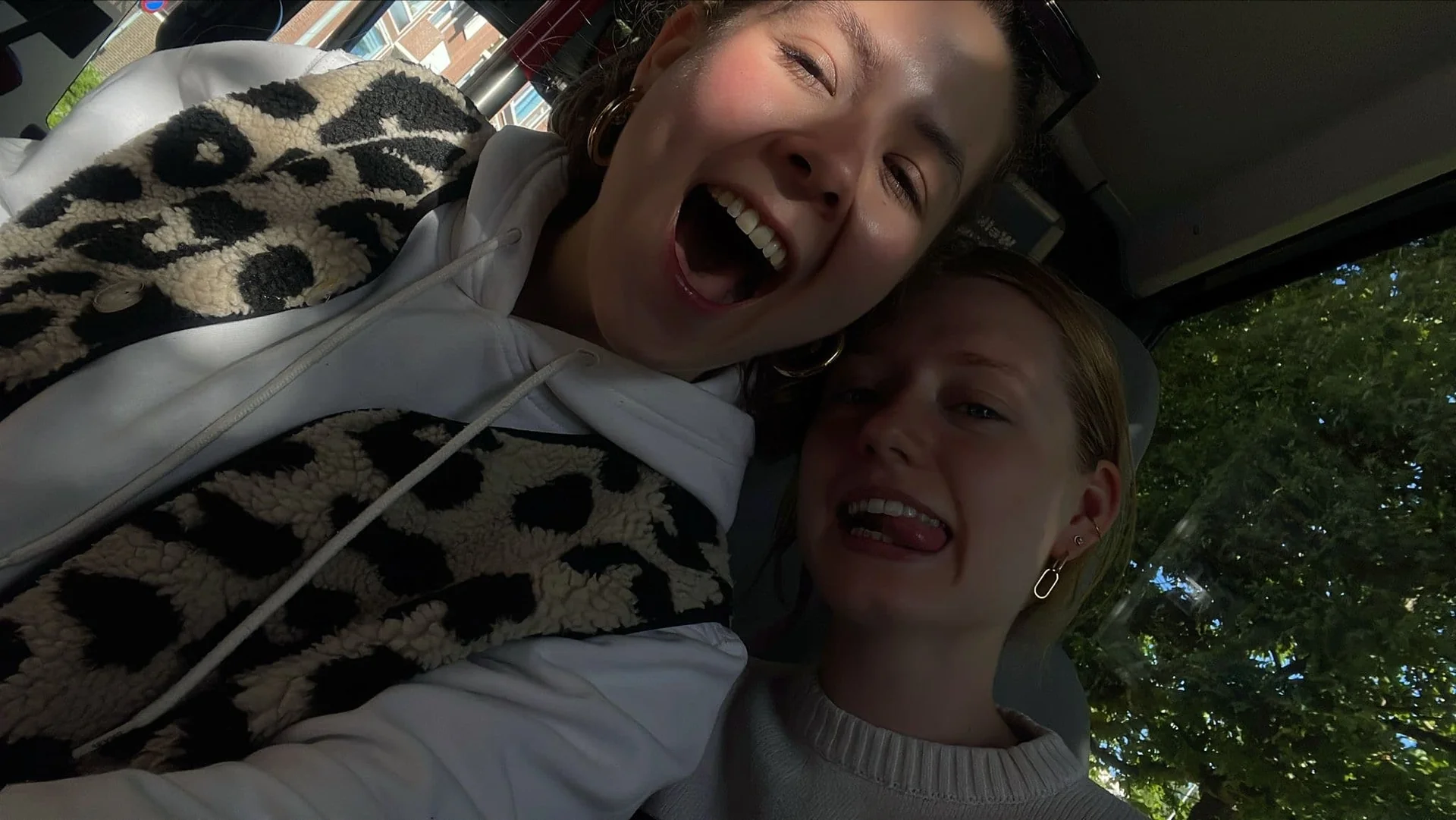 geblurde versie van de foto als achtergrond