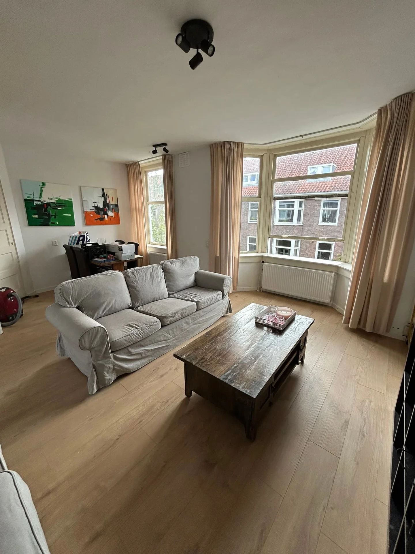 geblurde versie van de foto als achtergrond