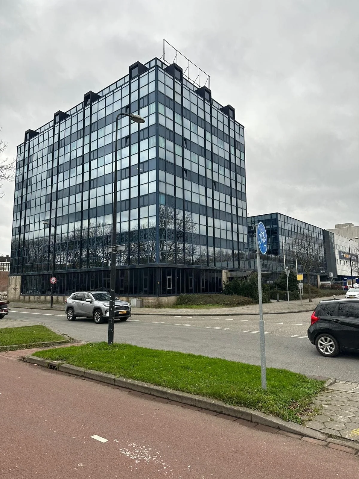 geblurde versie van de foto als achtergrond