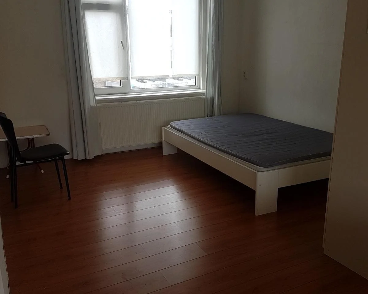 Foto van de Kamer gelegen aan de Louis Chrispijnstraat in Amsterdam