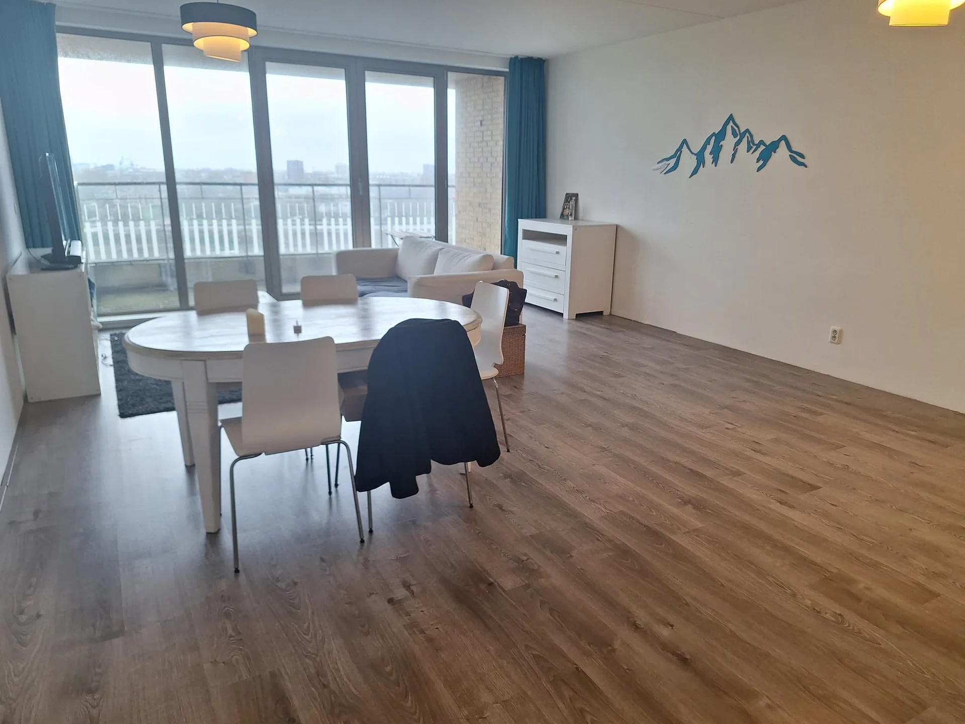 geblurde versie van de foto als achtergrond