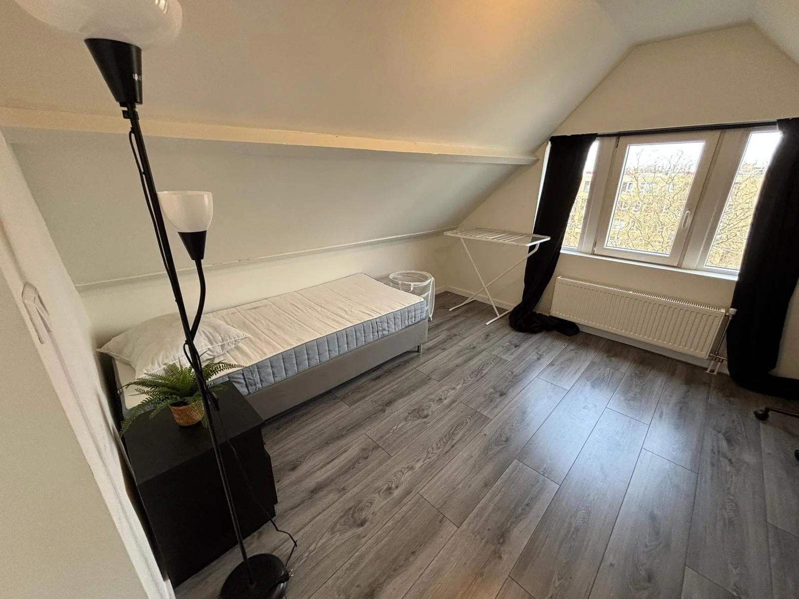 Foto van de Kamer gelegen aan de Woelwijkstraat in Rotterdam