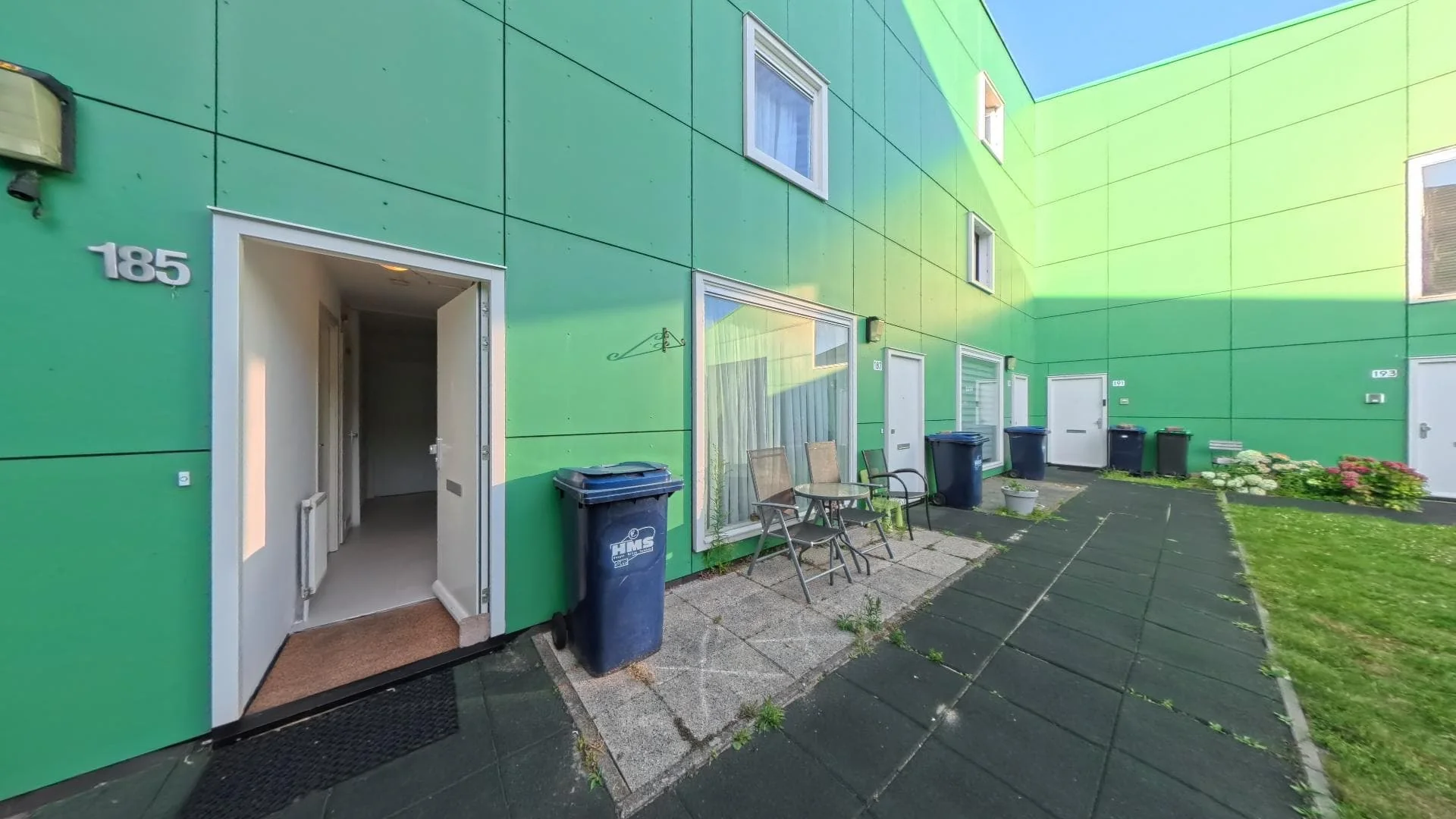 Foto van de Kamer gelegen aan de Van der Woudendijk in Den Haag