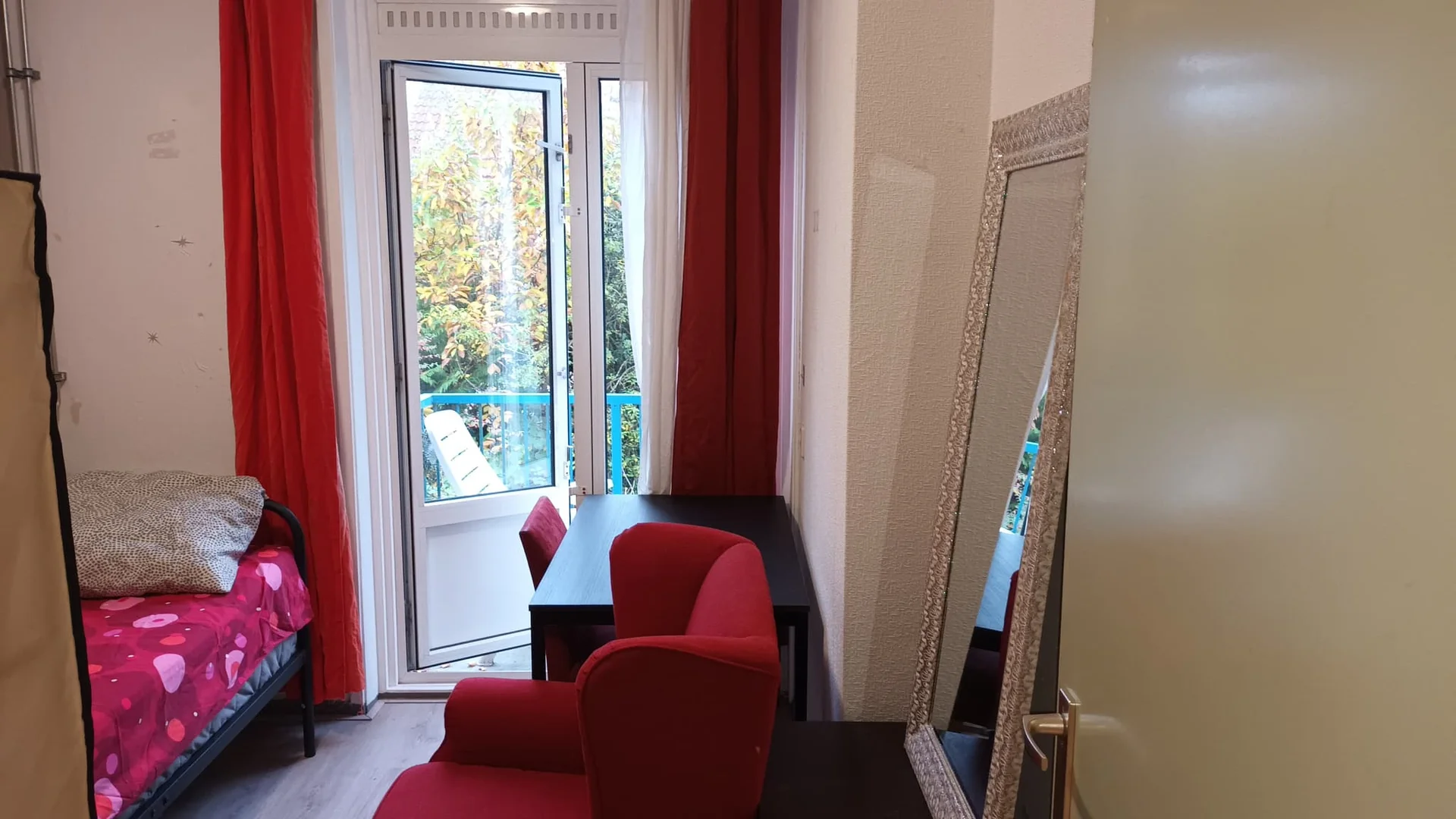 Foto van de Kamer gelegen aan de De Peerelstraat in Amsterdam