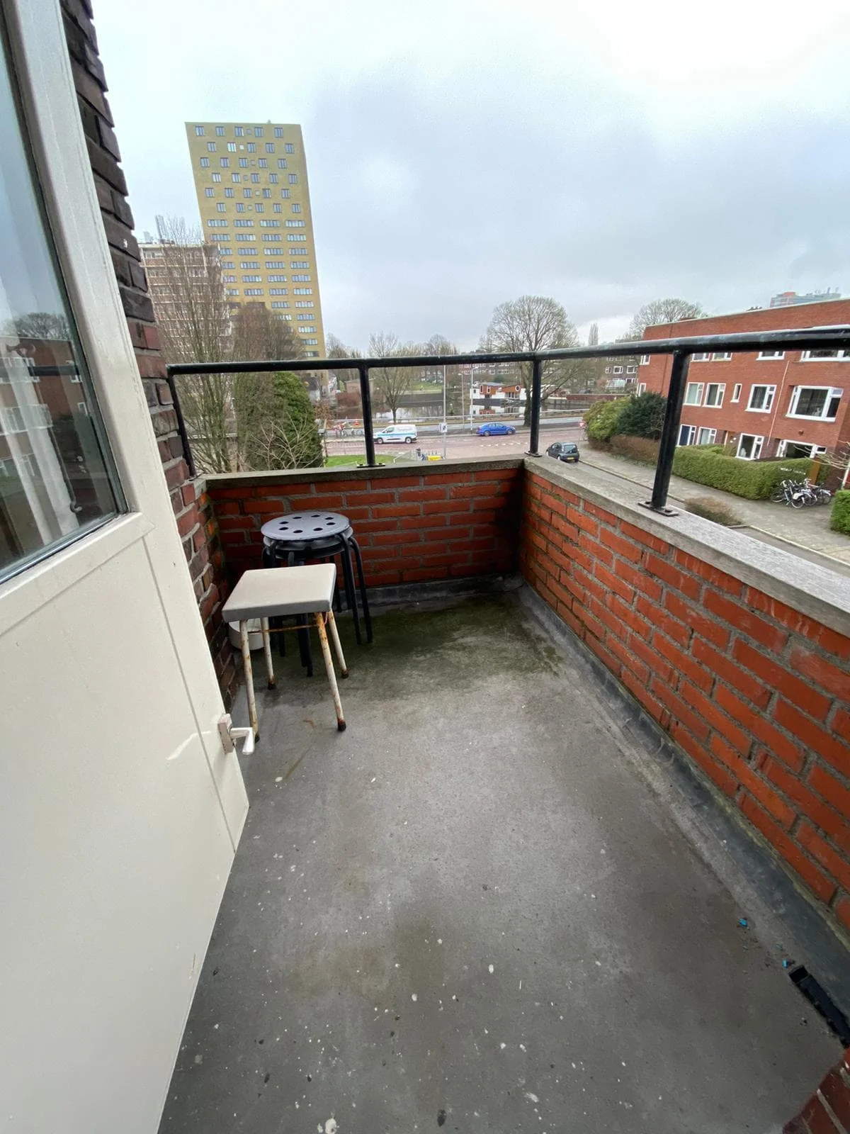 geblurde versie van de foto als achtergrond