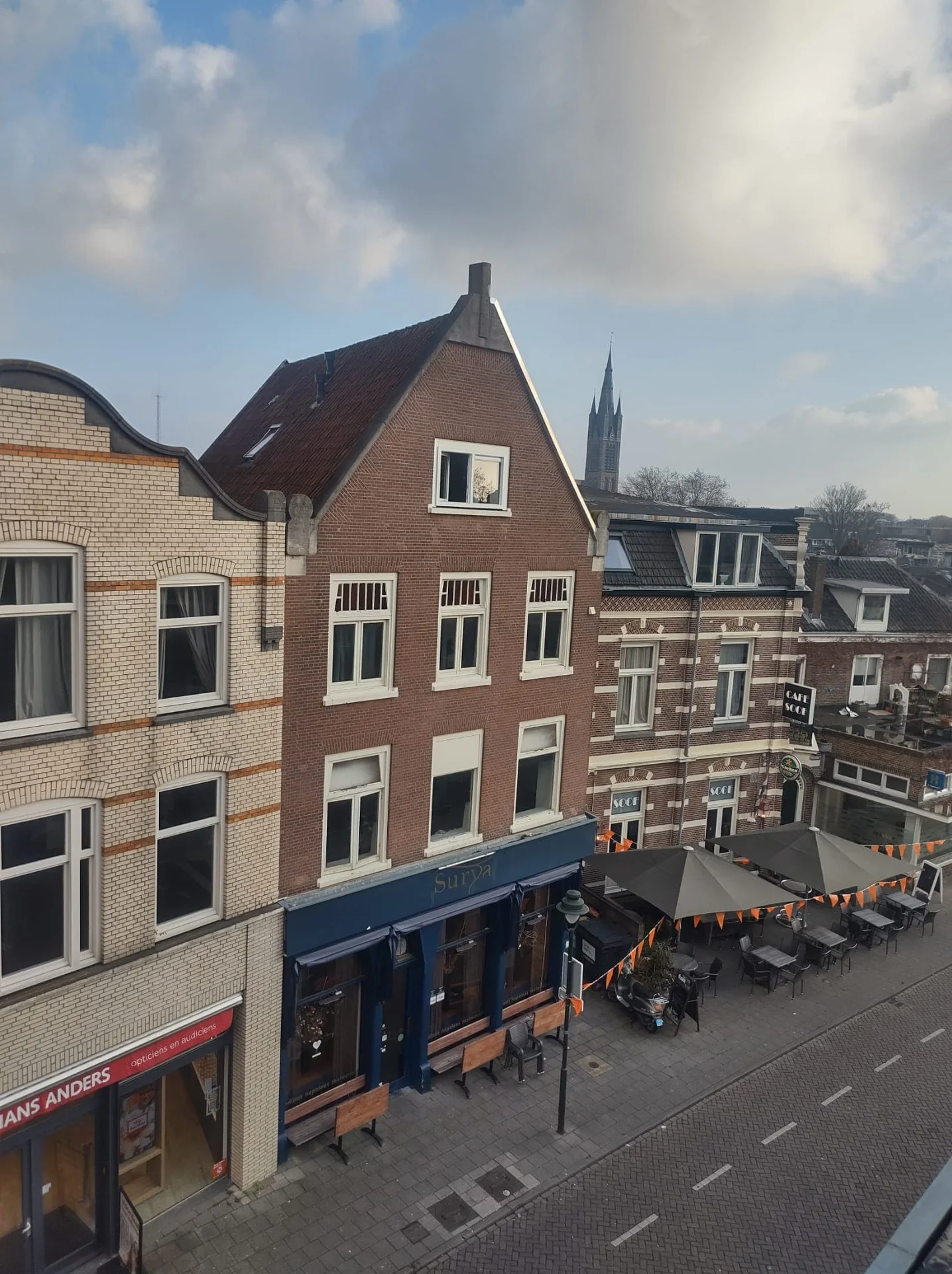 geblurde versie van de foto als achtergrond