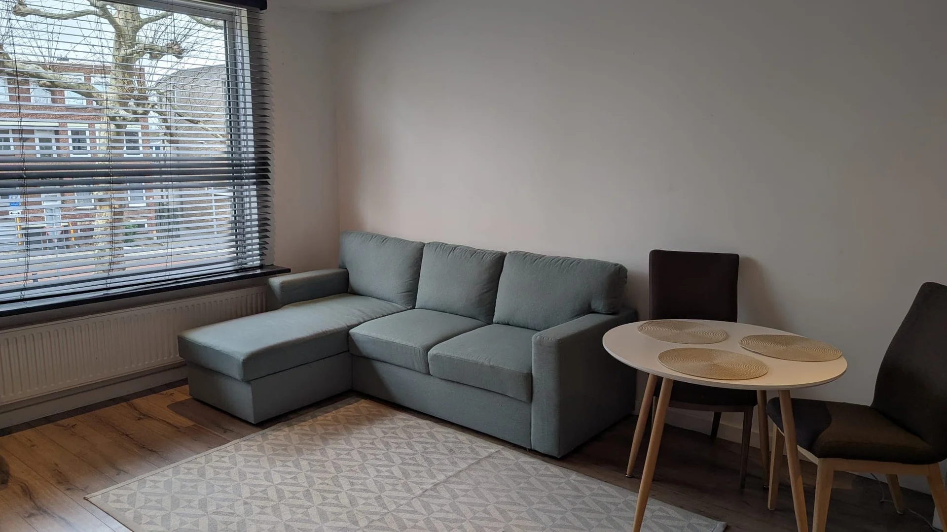 geblurde versie van de foto als achtergrond