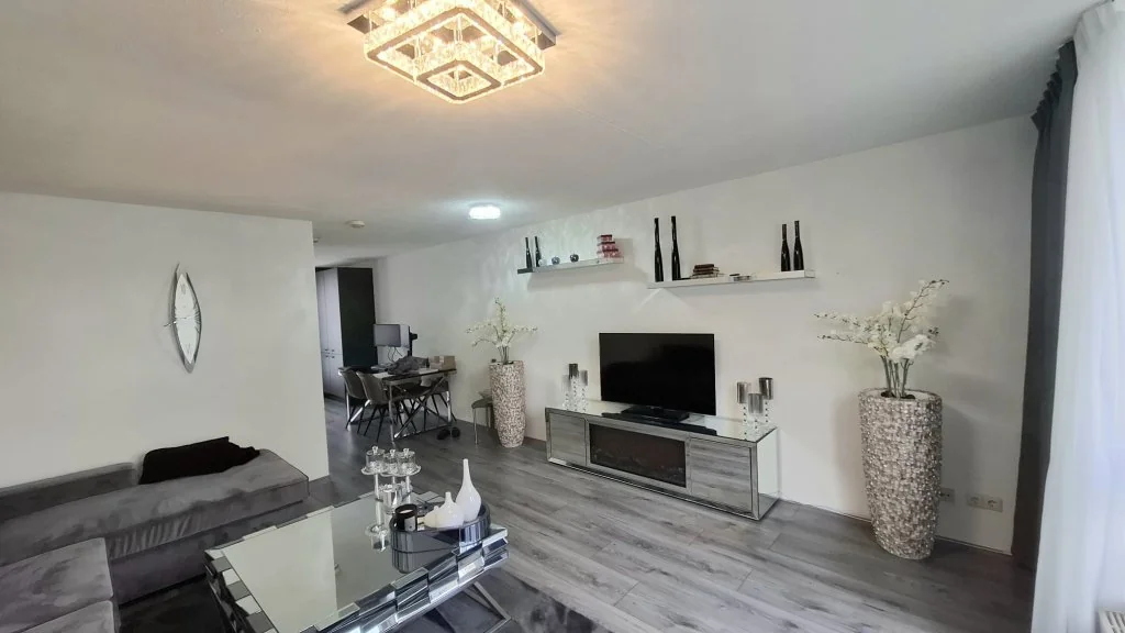 geblurde versie van de foto als achtergrond