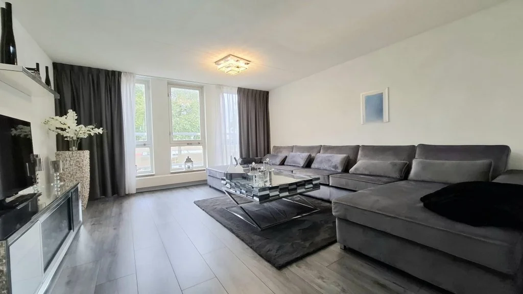 geblurde versie van de foto als achtergrond