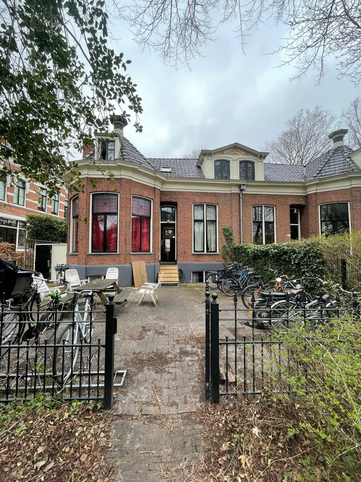 geblurde versie van de foto als achtergrond