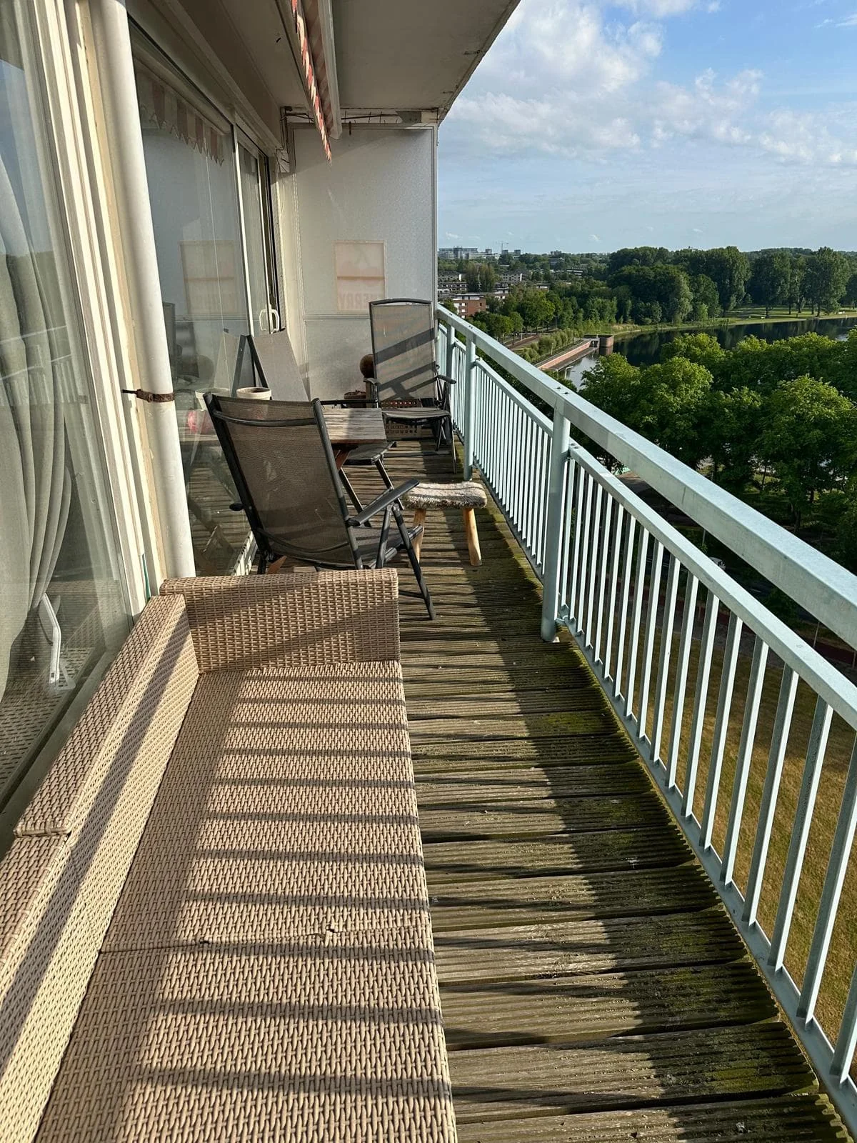 geblurde versie van de foto als achtergrond