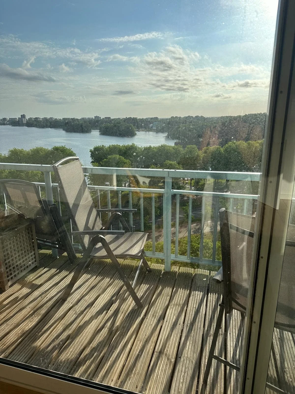 geblurde versie van de foto als achtergrond