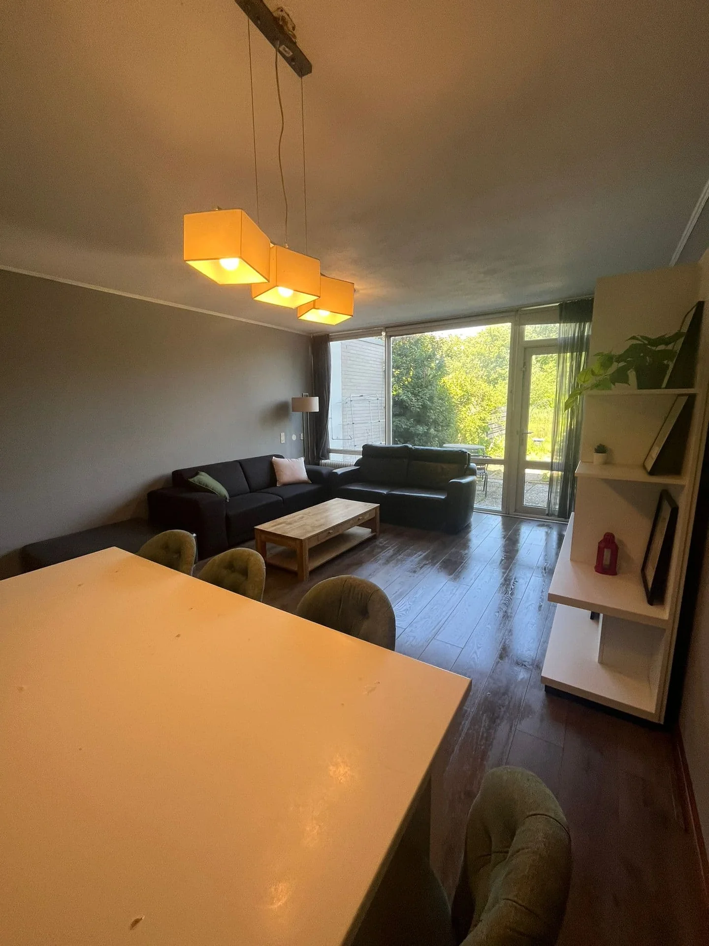 geblurde versie van de foto als achtergrond