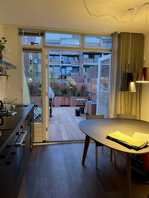 geblurde versie van de foto als achtergrond