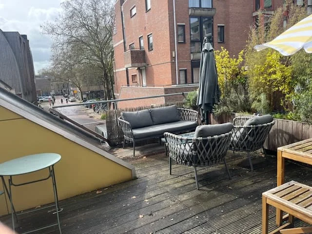 geblurde versie van de foto als achtergrond