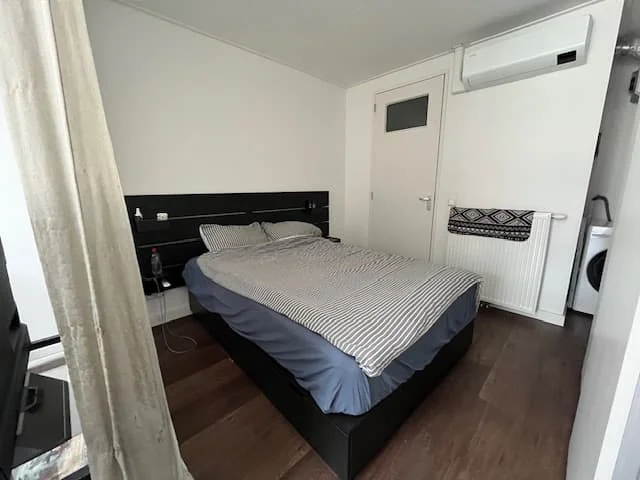 geblurde versie van de foto als achtergrond